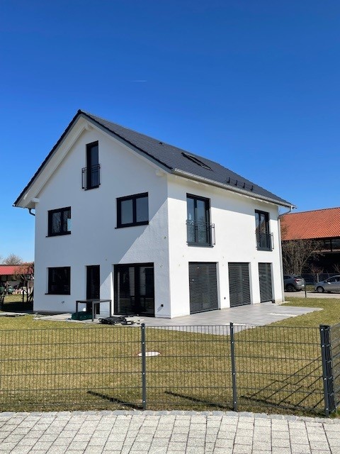 Einfamilienhaus mit Garage und Pkw-Stellplatz in Maisach